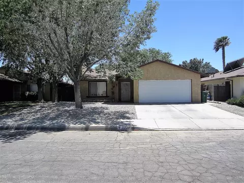 2738 Lingard St E, Lancaster, CA 93535 photo 1