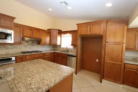 2827 Springfield Pl, Lancaster, CA 93536 photo 7