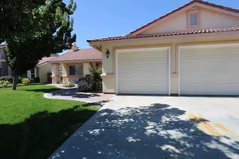 2827 Springfield Pl, Lancaster, CA 93536 photo 2