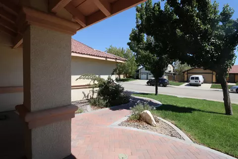 2827 Springfield Pl, Lancaster, CA 93536 photo 3