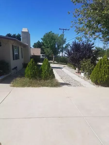 37511 5th St E, Palmdale, CA 93550 photo 2