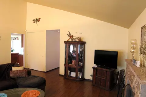 44632 Benald St, Lancaster, CA 93535 photo 9