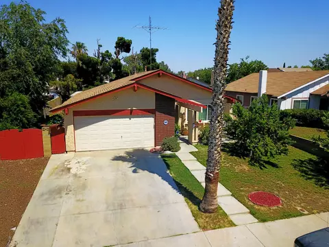 44632 Benald St, Lancaster, CA 93535 photo 2