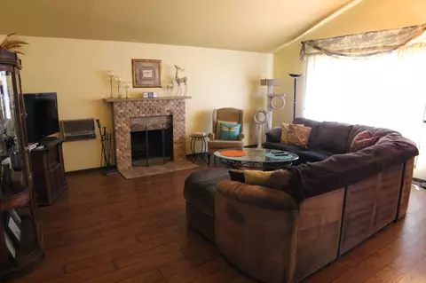 44632 Benald St, Lancaster, CA 93535 photo 8