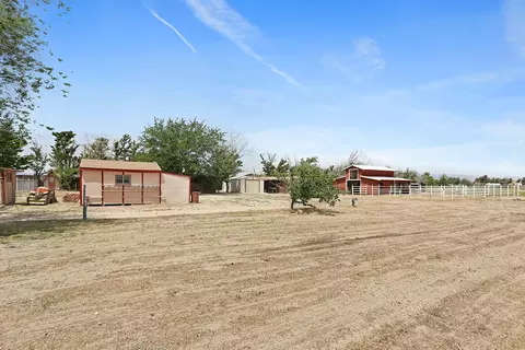 9227 Avenue E8 W, Lancaster, CA 93536 photo 13