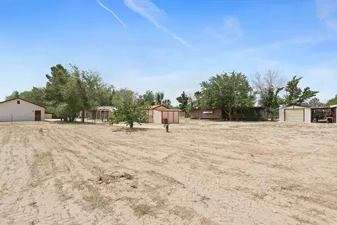 9227 Avenue E8 W, Lancaster, CA 93536 photo 14