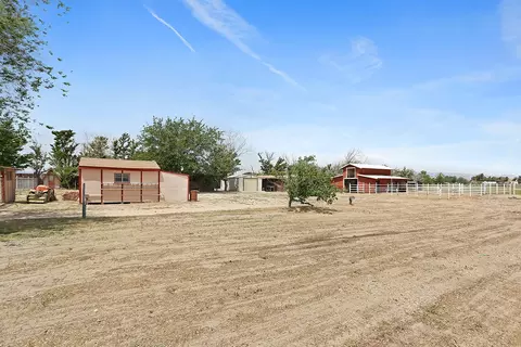 9227 Avenue E8 W, Lancaster, CA 93536 photo 19