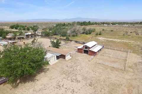 9227 Avenue E8 W, Lancaster, CA 93536 photo 5