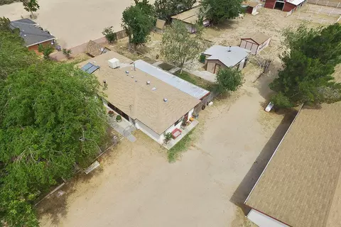 9227 Avenue E8 W, Lancaster, CA 93536 photo 3