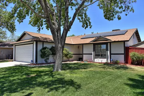 1329 Weber Way, Lancaster, CA 93535 photo 2