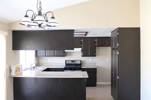 37729 Thisbe Ct, Palmdale, CA 93550 photo 2