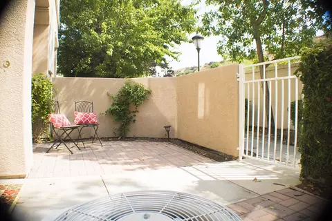 25532 Schubert Cir #E, Stevenson Ranch, CA 91381 photo 5