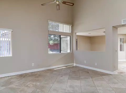 542 Jackman St E, Lancaster, CA 93535 photo 3
