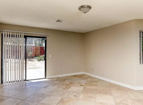 542 Jackman St E, Lancaster, CA 93535 photo 7