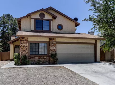 542 Jackman St E, Lancaster, CA 93535 photo 2