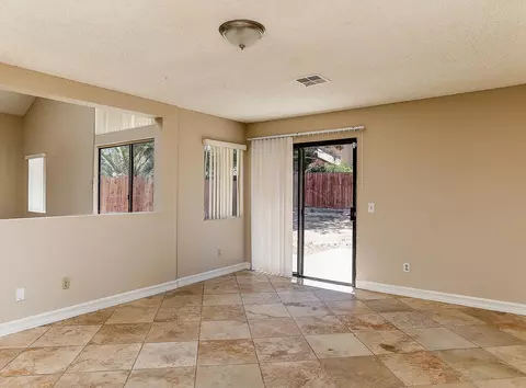 542 Jackman St E, Lancaster, CA 93535 photo 8
