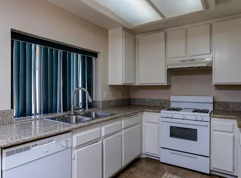 542 Jackman St E, Lancaster, CA 93535 photo 10