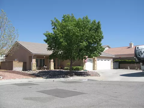 42864 Flag St, Lancaster, CA 93536 photo 2