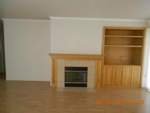 1554 Sutherland St, Lancaster, CA 93534 photo 3