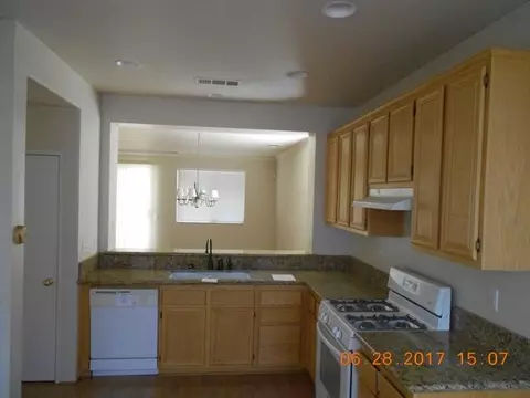 1554 Sutherland St, Lancaster, CA 93534 photo 5