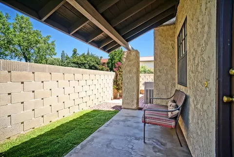 43742 Frieda Ct, Lancaster, CA 93535 photo 2