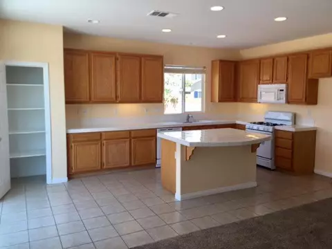 4231 Jonathon St, Lancaster, CA 93536 photo 4