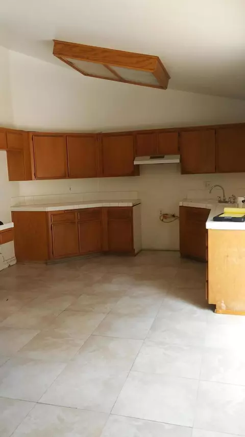 700 Whitlatch Dr E, Lancaster, CA 93535 photo 7