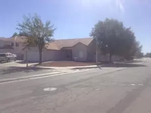 700 Whitlatch Dr E, Lancaster, CA 93535 photo 2