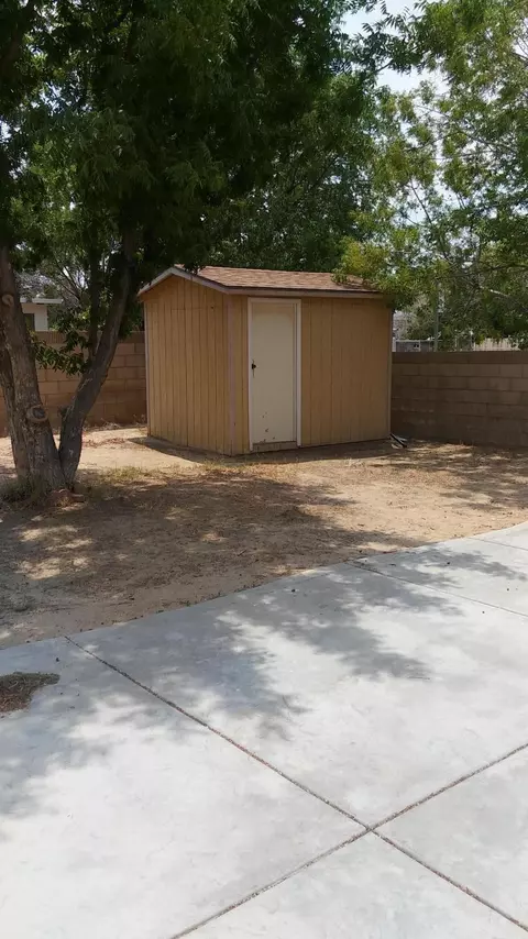 700 Whitlatch Dr E, Lancaster, CA 93535 photo 10