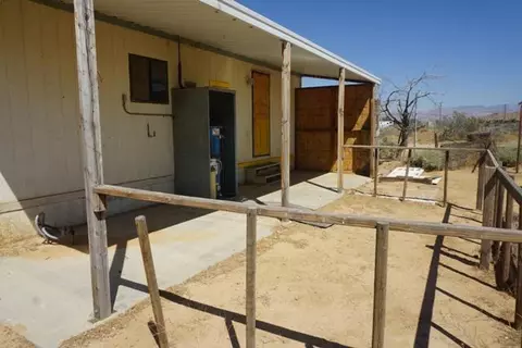92 Jessica Ave, Mojave, CA 93501 photo 2