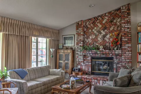 95 Brentwood Dr, Tehachapi, CA 93561 photo 5