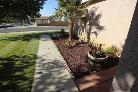 2524 Quiet Way, Lancaster, CA 93535 photo 2