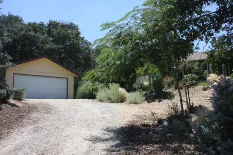 22800 Retreat Pl, Tehachapi, CA 93561 photo 3