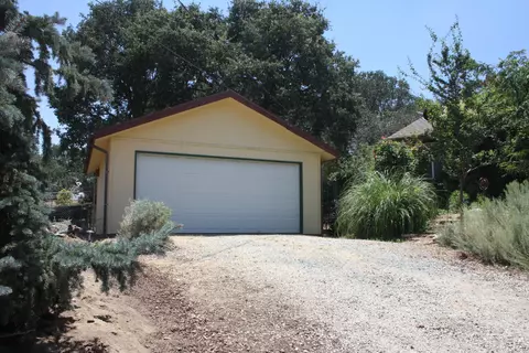22800 Retreat Pl, Tehachapi, CA 93561 photo 2