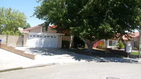 1545 Newgrove St E, Lancaster, CA 93535 photo 2