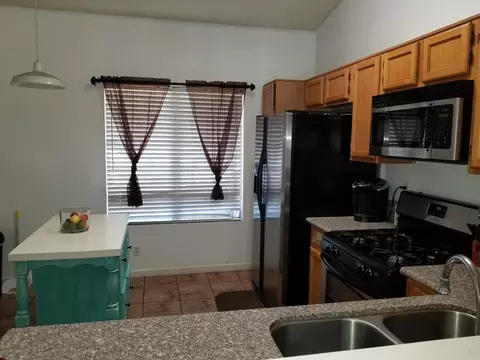 44329 Hazel Ct, Lancaster, CA 93536 photo 4