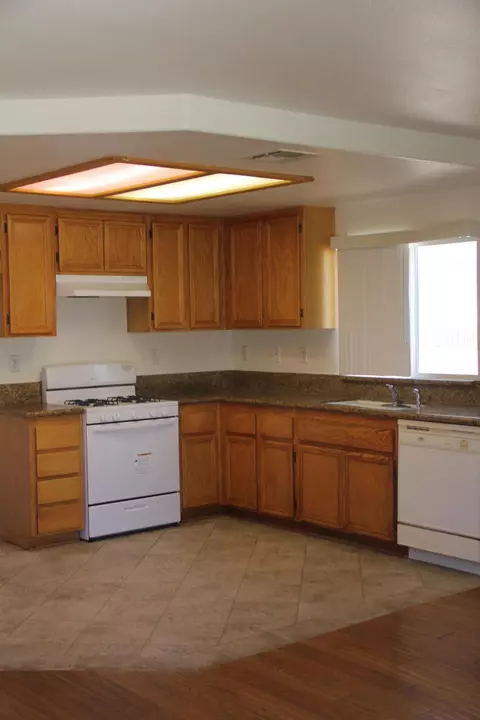 43708 5th St E, Lancaster, CA 93535 photo 8