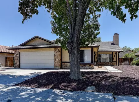 43864 27th St E, Lancaster, CA 93535 photo 2