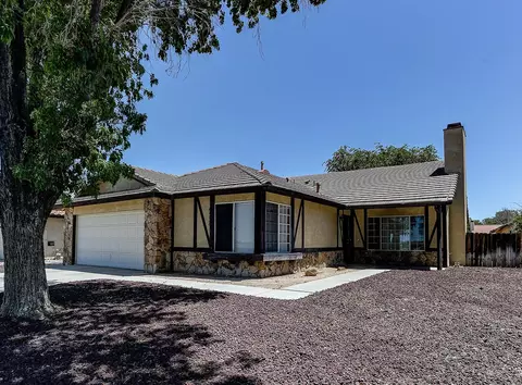 43864 27th St E, Lancaster, CA 93535 photo 1