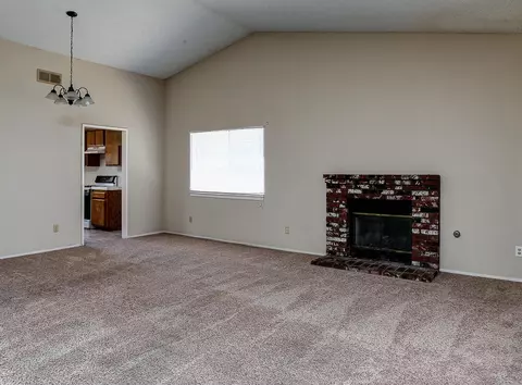 43864 27th St E, Lancaster, CA 93535 photo 4
