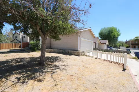 44100 Canyon Way, Lancaster, CA 93535 photo 2
