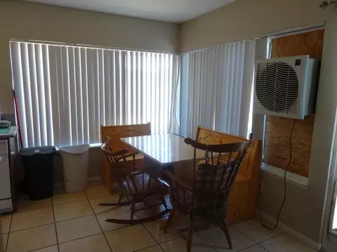 44762 Fenhold St, Lancaster, CA 93535 photo 3