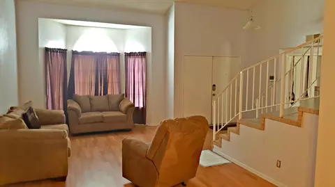 43921 Comstock Ave, Lancaster, CA 93535 photo 2