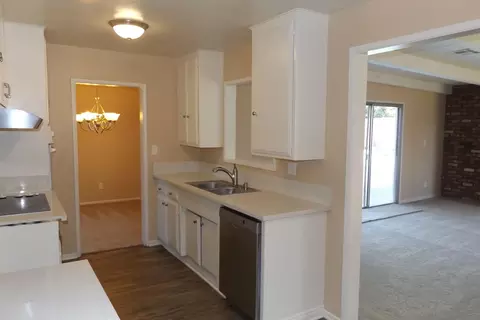 442 Lightcap St, Lancaster, CA 93535 photo 4