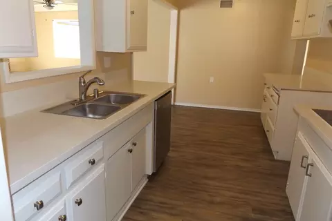 442 Lightcap St, Lancaster, CA 93535 photo 5