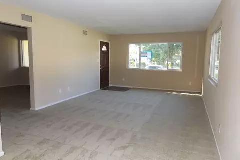 442 Lightcap St, Lancaster, CA 93535 photo 2