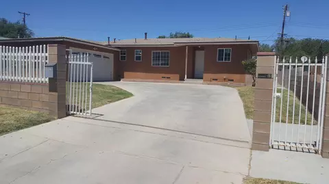 323 Ave R6 E, Palmdale, CA 93550 photo 1