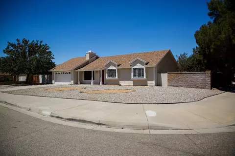 4205 Adobe Dr, Palmdale, CA 93552 photo 2