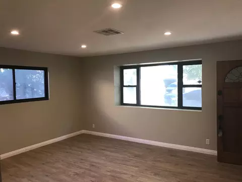 723 Oldfield St E, Lancaster, CA 93535 photo 3