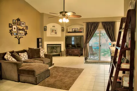 43805 Johns Ct, Lancaster, CA 93536 photo 2